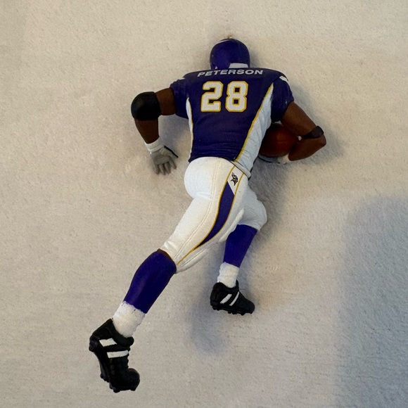 Hallmark Keepsake Ornament: Football Legends Series: Adrian Peterson - Picture 13 of 16